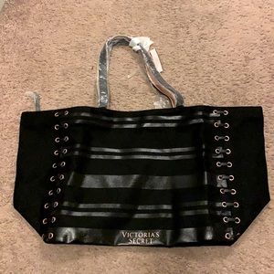 Black Tote bag with zipper